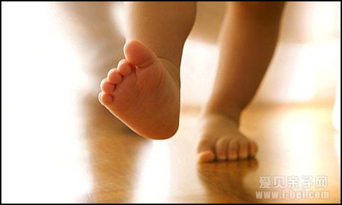 五种错误走路姿势影响孩子身高