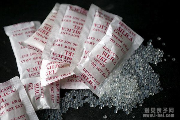 干燥剂伤人?男孩将食品干燥剂扔进水杯 眼睛被炸瞎