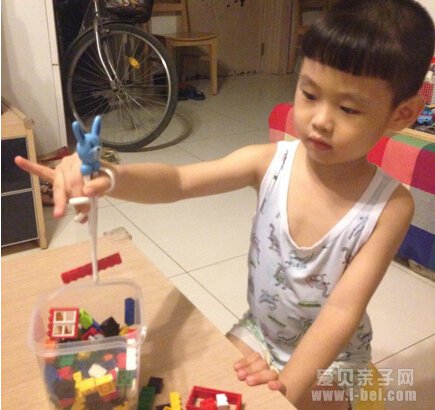 教孩子使用筷子有益智力发育