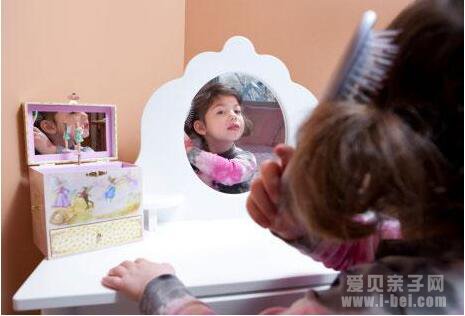 孩子爱打扮家长该如何对待