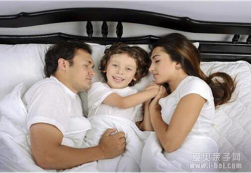 孩子跟谁睡竟决定他一生的性格